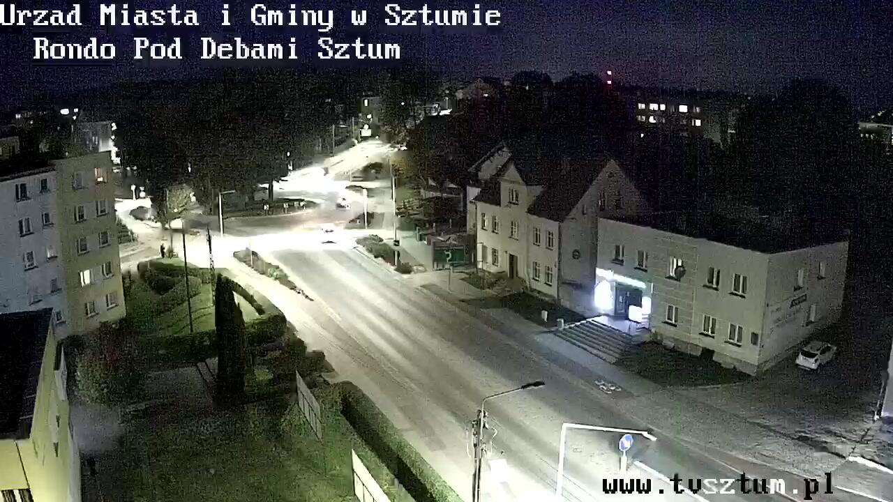Podgląd: Rondo Pod Dębami - Widok z Urzędu Miasta i Gminy w Sztumie. Live Ulica Adama Mickiewicza, Mikołaja Reja i Henryka Sienkiewicza DK 55