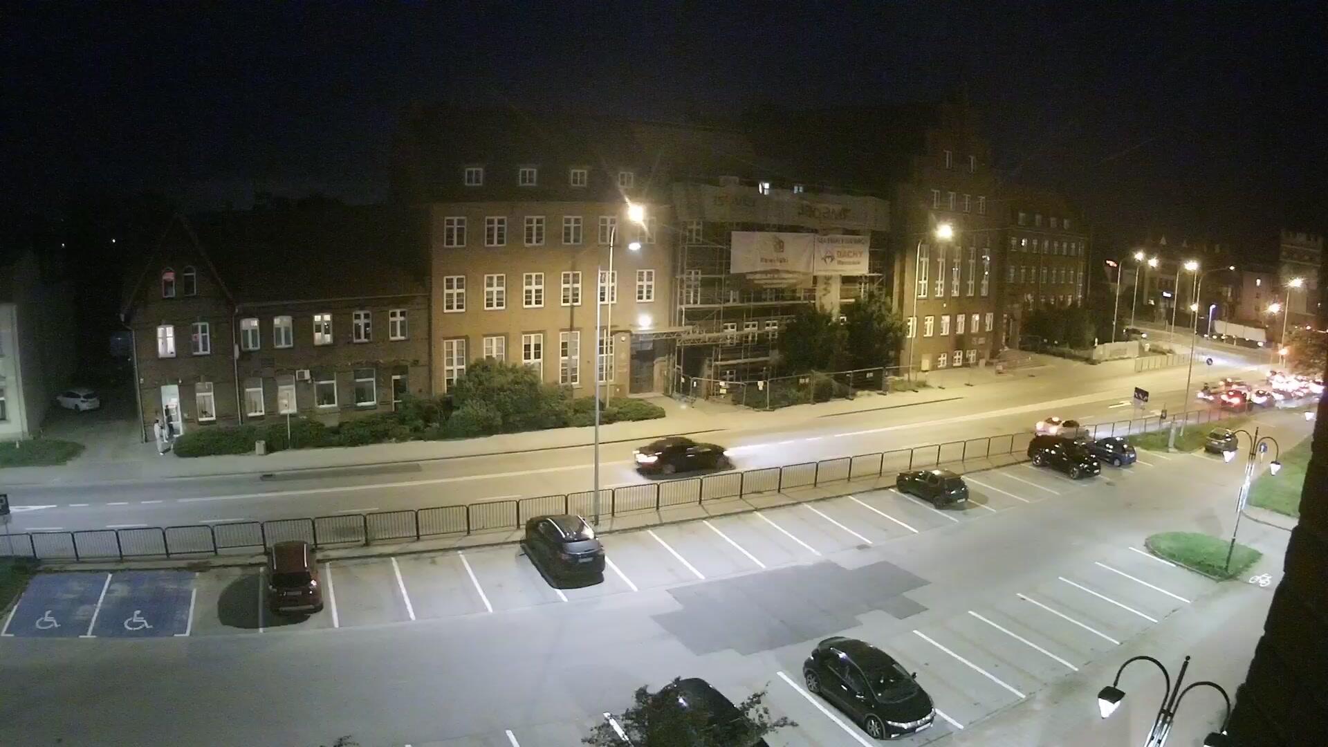 Podgląd: Plac Słowiański. Na żywo ze Starostwa Powiatowego w Malborku